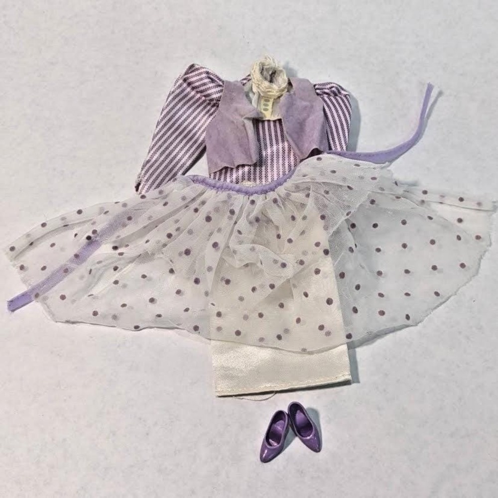 VTG 1984 Barbie Day To Night Fashions Teacher Purple‎ White Clothing & Shoe Set
